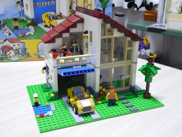 31012 ファミリーハウス: レゴの家